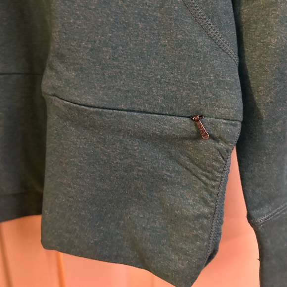 Bench hoodie - Picture 2 of 7